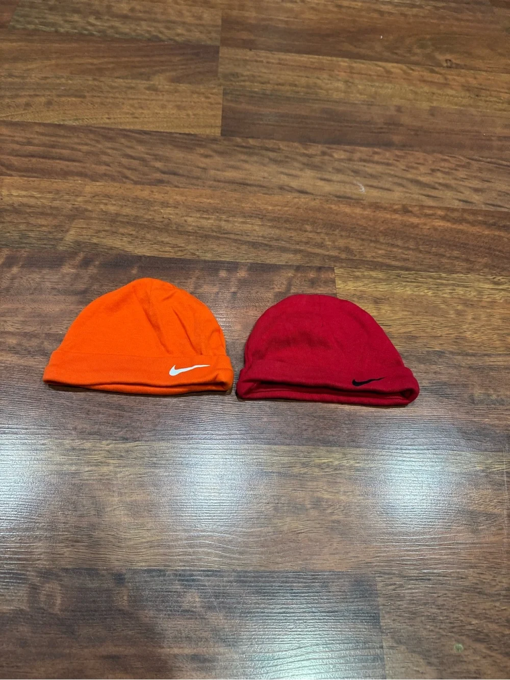 Nike - Baby Beanie Hat Set in Orange and Red